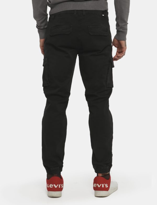 Jeans Gas nero - COMPOSIZIONE E VESTIBILITÀ:97% cotone 3% elastaneIl modello è alto 178 cm e indossa la taglia 32 US corrisp