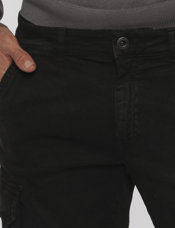 Jeans Gas nero - COMPOSIZIONE E VESTIBILITÀ:97% cotone 3% elastaneIl modello è alto 178 cm e indossa la taglia 32 US corrisp