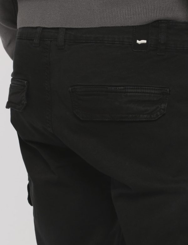 Jeans Gas nero - COMPOSIZIONE E VESTIBILITÀ:97% cotone 3% elastaneIl modello è alto 178 cm e indossa la taglia 32 US corrisp