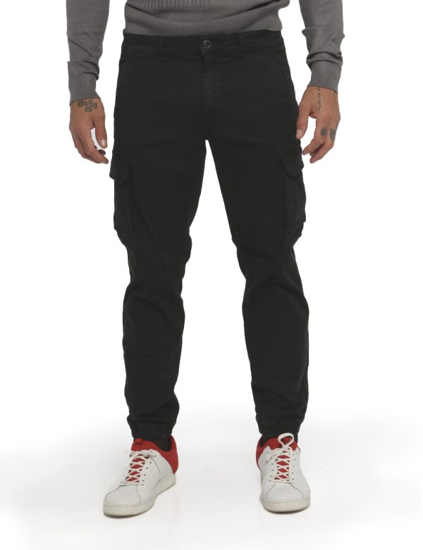 Jeans Gas nero - COMPOSIZIONE E VESTIBILITÀ:97% cotone 3% elastaneIl modello è alto 178 cm e indossa la taglia 32 US corrisp