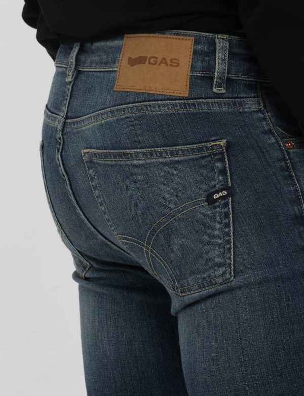 Jeans Gas nero - COMPOSIZIONE E VESTIBILITÀ:88% cotone 10% poliestere 2% elastaneIl modello è alto 178 cm e indossa la tagli