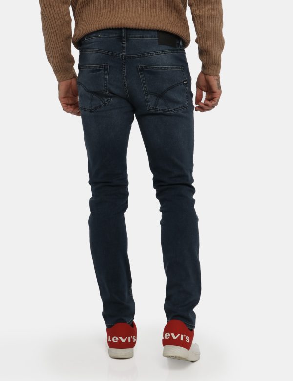 Jeans Gas blu denim - COMPOSIZIONE E VESTIBILITÀ:98% cotone 2% elastaneIl modello è alto 178 cm e indossa la taglia 32 US co