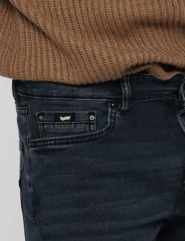 Jeans Gas blu denim - COMPOSIZIONE E VESTIBILITÀ:98% cotone 2% elastaneIl modello è alto 178 cm e indossa la taglia 32 US co
