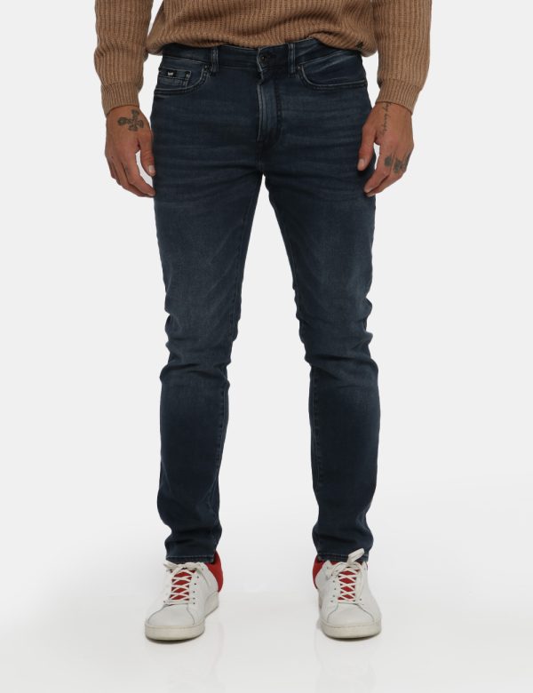 Jeans Gas blu denim - COMPOSIZIONE E VESTIBILITÀ:98% cotone 2% elastaneIl modello è alto 178 cm e indossa la taglia 32 US co