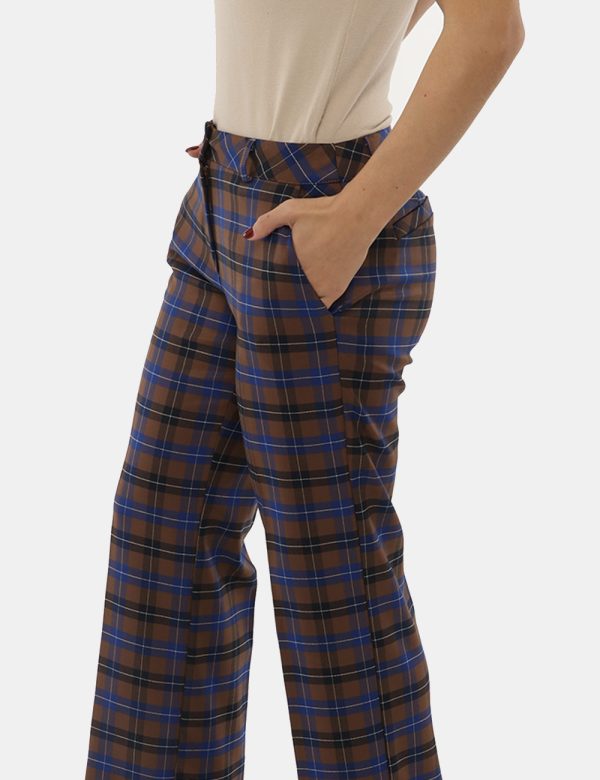 Pantalone Vougue in tartan - 63% poliestere 34% viscosa 3% elastanLa modella indossa la taglia S e la vestibilità del capo è
