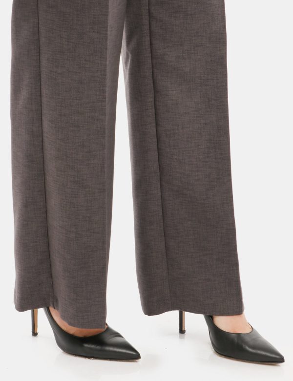 Pantalone Vougue con bottone e zip - 100% poliestereLa modella indossa la taglia S ed è alta 168 cm e la vestibilità è regol