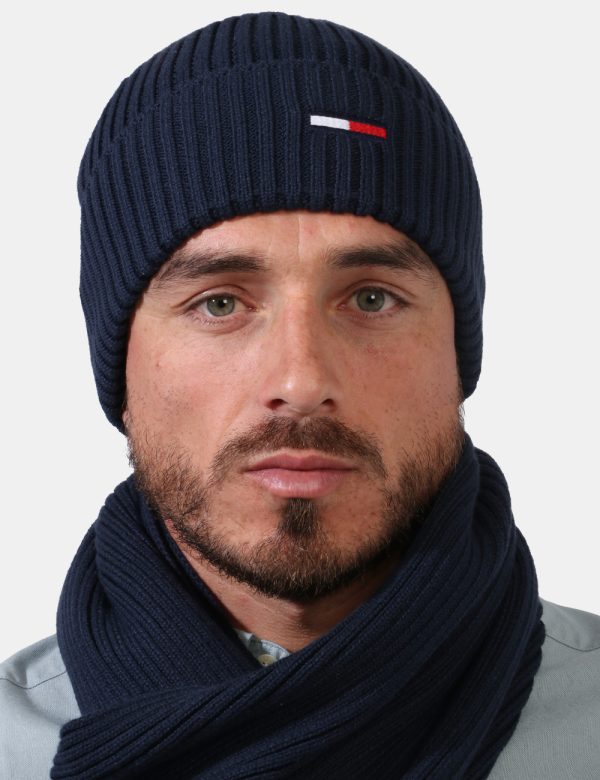 Cappello Tommy Hilfiger blu - COMPOSIZIONE E VESTIBILITÀ:50% acrilico 50% cotoneCONSIGLI DI STILE:Cappello modello berretto