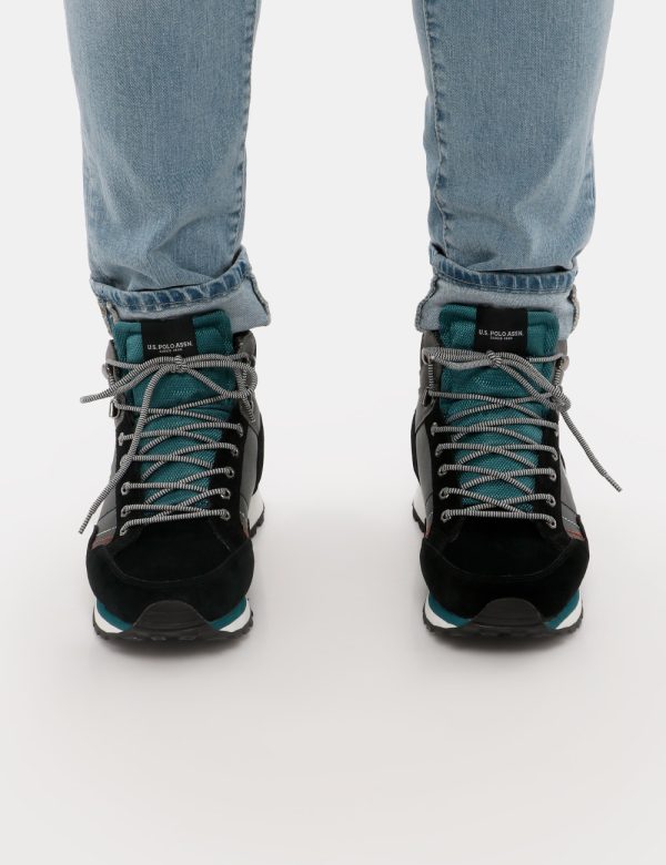 Sneakers U.S. Polo Assn trekking alte - Ecopelle e materiale tessile Il modello indossa il numero 43 e la vestibilità è rego