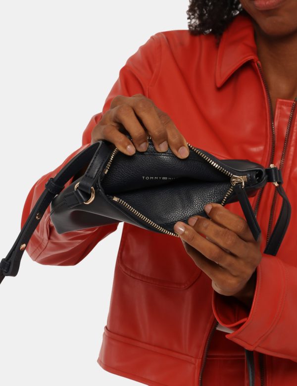 Borsa Tommy Hilfiger blu - COMPOSIZIONE E VESTIBILITÀ:100% poliuretanoCONSIGLI DI STILE:Borsa tracolla piatta in total blu n
