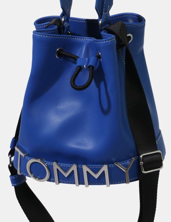 Borsa Tommy Hilfiger blu - COMPOSIZIONE E VESTIBILITÀ:100% poliuretanoCONSIGLI DI STILE:Borsa a secchiello di piccole dimens