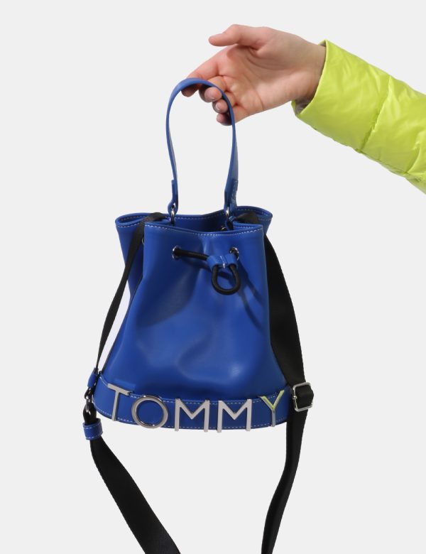 Borsa Tommy Hilfiger blu - COMPOSIZIONE E VESTIBILITÀ:100% poliuretanoCONSIGLI DI STILE:Borsa a secchiello di piccole dimens