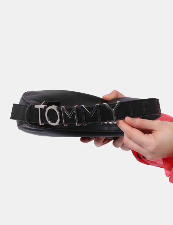 Borsa Tommy Hilfiger nero - COMPOSIZIONE E VESTIBILITÀ:100% poliuretanoCONSIGLI DI STILE:Borsa a mano di piccole dimensioni