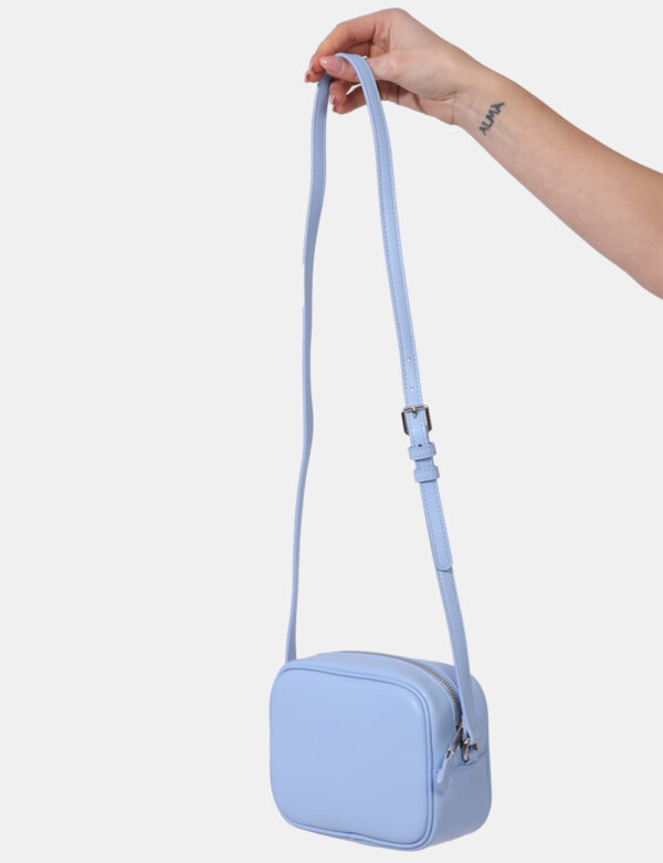 Borsa Tommy Hilfiger Azzurro - Borsa a tracolla di piccole dimensioni in total azzurro chiaro. La bag si compone di unico sc