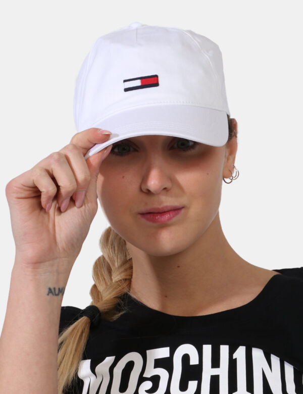 Cappello Tommy Hilfiger Bianco - Cappello modello baseball in total bianco con pacth logo brand in tinta originale. La vesti