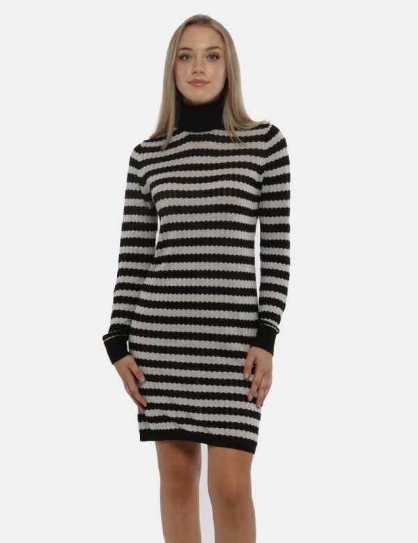 Vestito Pepe Jeans argento/nero rigato - COMPOSIZIONE E VESTIBILITÀ:90% viscosa 10% filo metallicoLa modella è alta 172 cm e