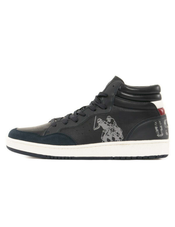 Scarpa U.S. Polo Assn. a caviglia alta - tomaia in ecopelle e suola in gommaIl modello calza il numero 43 e la calzata è reg