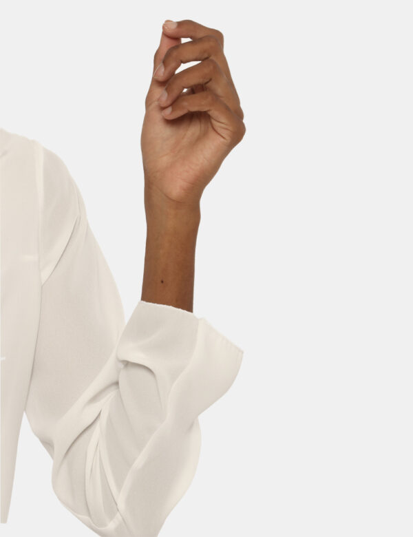 Maglia Vougue bianco - COMPOSIZIONE E VESTIBILITÀ:100% poliestereLa modella è alta 170 cm e indossa la taglia S. La vestibil