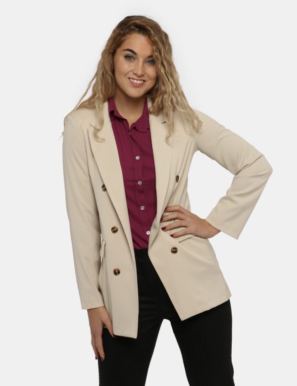 Giacca Vougue beige - COMPOSIZIONE E VESTIBILITÀ:63% poliestere 34% viscosa 3% elastaneLa modella è alta 170 cm e indossa la