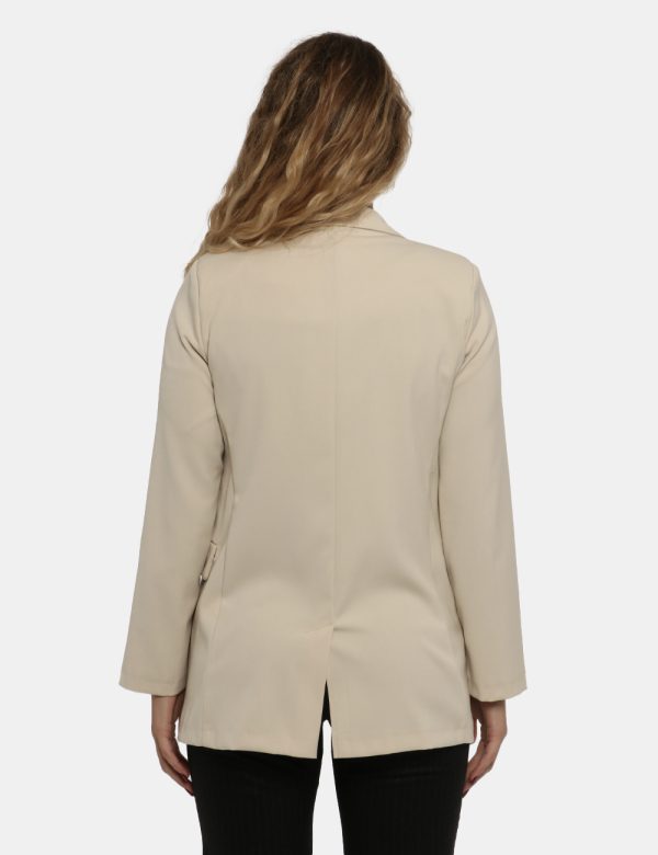 Giacca Vougue beige - COMPOSIZIONE E VESTIBILITÀ:63% poliestere 34% viscosa 3% elastaneLa modella è alta 170 cm e indossa la
