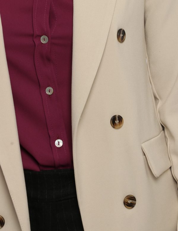 Giacca Vougue beige - COMPOSIZIONE E VESTIBILITÀ:63% poliestere 34% viscosa 3% elastaneLa modella è alta 170 cm e indossa la