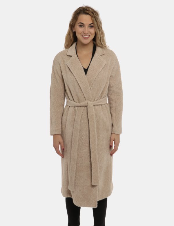 Cappotto Vougue beige cammello - COMPOSIZIONE E VESTIBILITÀ:100% poliestereLa modella è alta 170 cm e indossa la taglia S. L