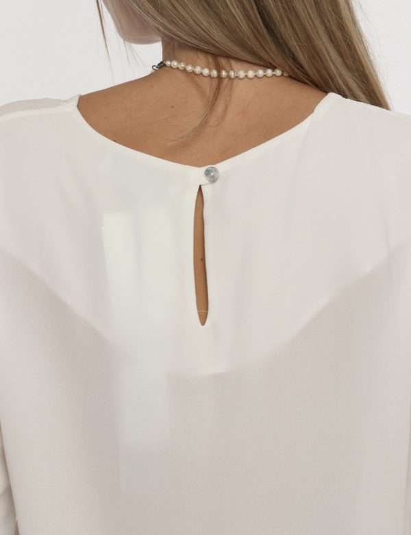 Camicia Vougue bianco - COMPOSIZIONE E VESTIBILITÀ:100% poliestereLa modella è alta 176 cm e indossa la taglia S. La vestibi