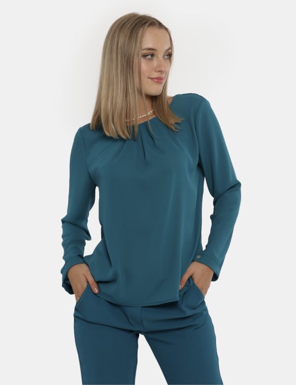 Camicia Vougue azzurro - COMPOSIZIONE E VESTIBILITÀ:100% poliestereLa modella è alta 176 cm e indossa la taglia S. La vestib