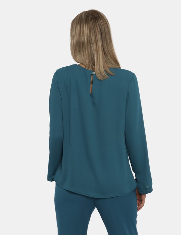 Camicia Vougue azzurro - COMPOSIZIONE E VESTIBILITÀ:100% poliestereLa modella è alta 176 cm e indossa la taglia S. La vestib