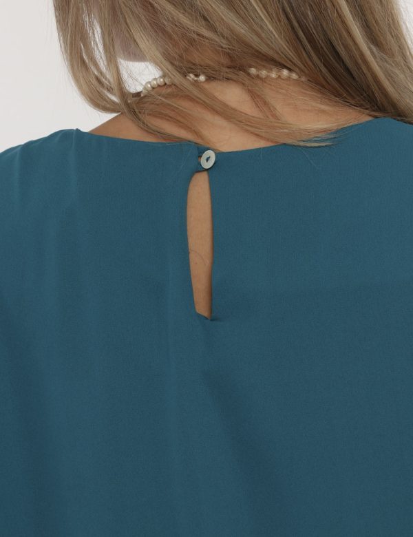 Camicia Vougue azzurro - COMPOSIZIONE E VESTIBILITÀ:100% poliestereLa modella è alta 176 cm e indossa la taglia S. La vestib