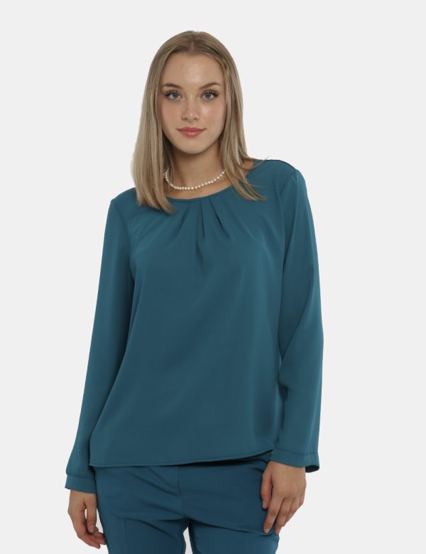 Camicia Vougue azzurro - COMPOSIZIONE E VESTIBILITÀ:100% poliestereLa modella è alta 176 cm e indossa la taglia S. La vestib