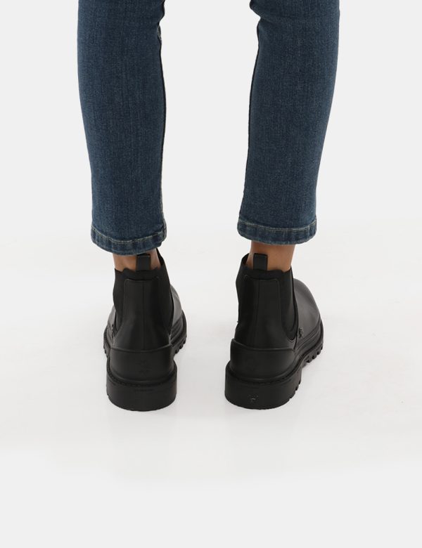 Stivaletto U.S. Polo Assn Chelsea - Ecopelle e materiale tessile La modella indossa la taglia 40 e la vestibilità del capo è