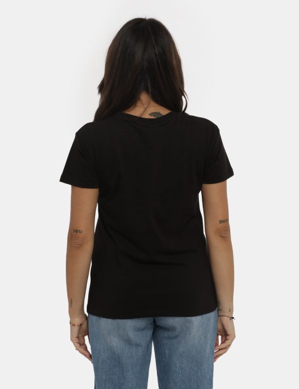 T-shirt Barbie nero - COMPOSIZIONE E VESTIBILITÀ:100% cotoneLa modella è alta 161 cm e indossa la taglia S. La vestibilità d
