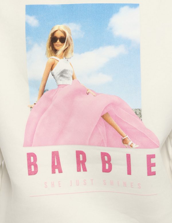 Felpa Barbie panna - COMPOSIZIONE E VESTIBILITÀ:65% cotone 35% poliestereLa modella è alta 170 cm e indossa la taglia S. La