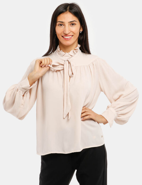 Camicia Yes Zee con collo arricciato - 100% poliestereLa modella indossa la taglia S ed è alta 178 cm e la vestibilità è a