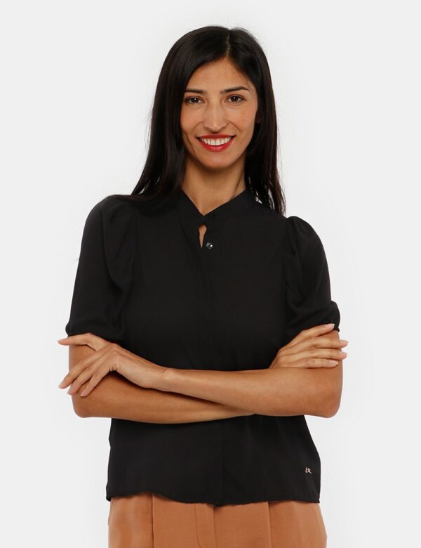 Camicia Yes Zee a maniche corte - 100% poliestereLa modella indossa la taglia S ed è alta 178 cm e la vestibilità è asciutta