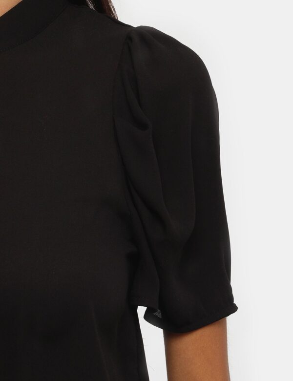 Camicia Yes Zee a maniche corte - 100% poliestereLa modella indossa la taglia S ed è alta 178 cm e la vestibilità è asciutta