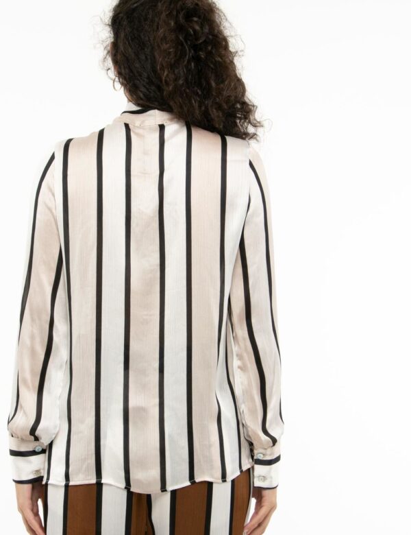 Camicia Yes Zee a righe - 100% poliestereLa modella indossa la taglia S ed è alta 175 cm e la vestibilità del capo è asciutt