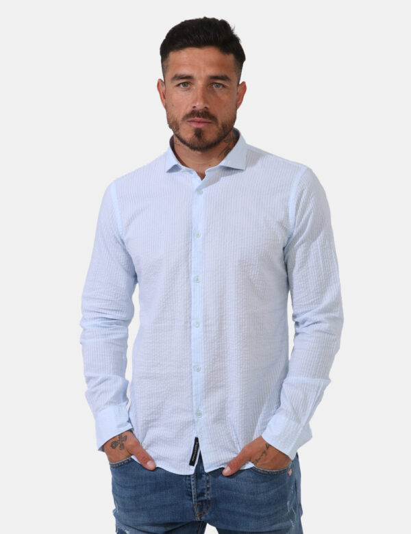 Camicia Yes Zee Azzurro - Camicia in cotone ed in total azurro chiaro con trama lavorata. La vestibilità è morbida e pratica
