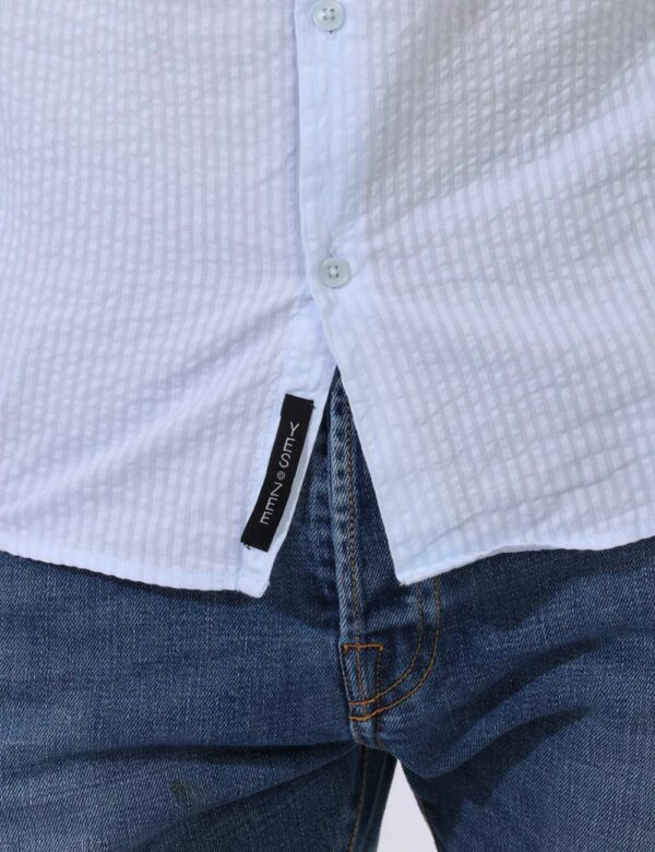 Camicia Yes Zee Azzurro - Camicia in cotone ed in total azurro chiaro con trama lavorata. La vestibilità è morbida e pratica