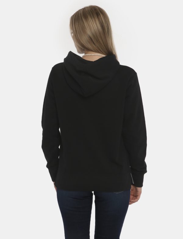 Felpa Pepe Jeans nero - COMPOSIZIONE E VESTIBILITÀ:100% cotoneLa modella è alta 172 cm e indossa la taglia S. La vestibilità