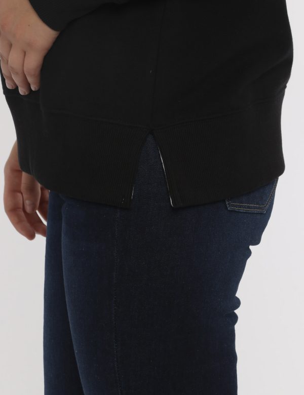 Felpa Pepe Jeans nero - COMPOSIZIONE E VESTIBILITÀ:100% cotoneLa modella è alta 172 cm e indossa la taglia S. La vestibilità