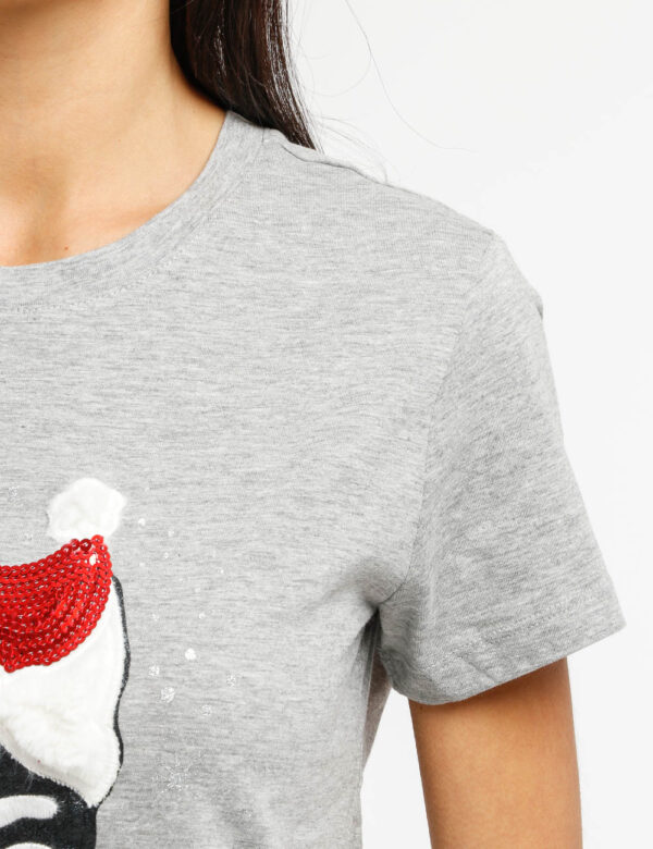 T-shirt Jacqueline De Yong natalizia - 100% cotoneLa modella indossa la taglia S e la vestibilità è regolareScegli la t-shir