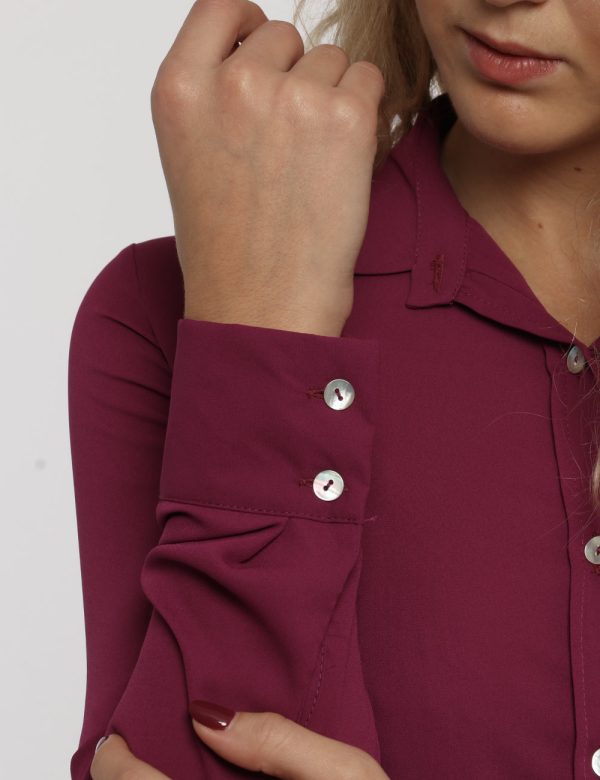 Camicia Vougue bordeaux prugna - COMPOSIZIONE E VESTIBILITÀ:100% poliestereLa modella è alta 170 cm e indossa la taglia S. L