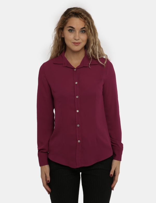 Camicia Vougue bordeaux prugna - COMPOSIZIONE E VESTIBILITÀ:100% poliestereLa modella è alta 170 cm e indossa la taglia S. L