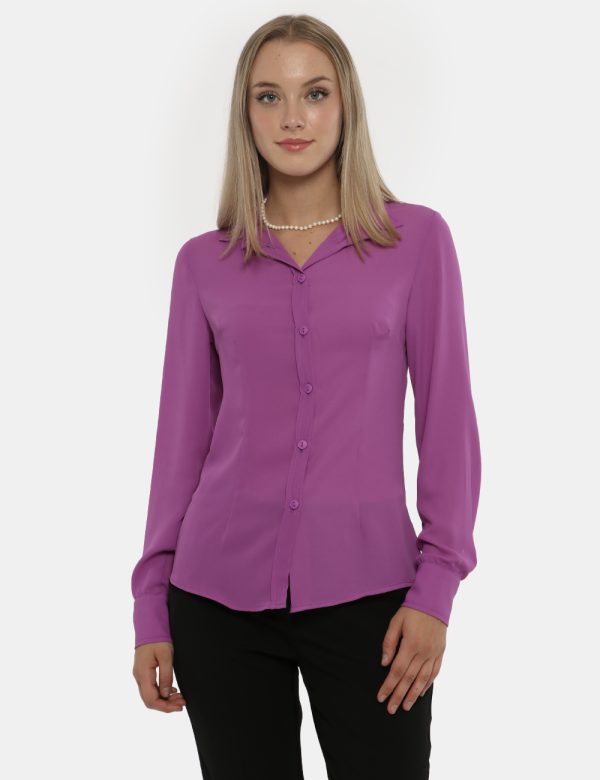 Camicia Vougue viola ciclamino - COMPOSIZIONE E VESTIBILITÀ:100% poliestereLa modella è alta 176 cm e indossa la taglia S. L