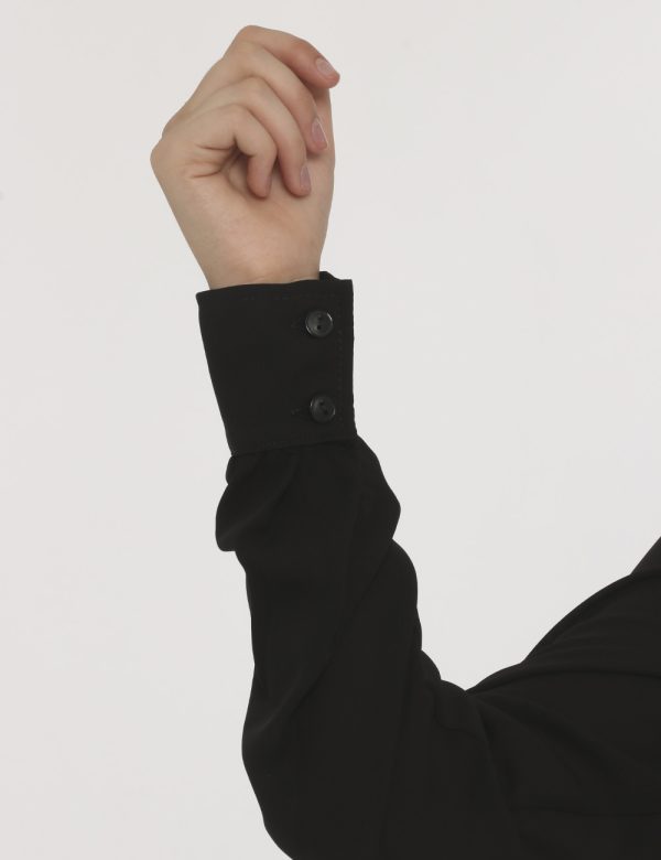 Camicia Vougue nero - COMPOSIZIONE E VESTIBILITÀ:100% poliestereLa modella è alta 176 cm e indossa la taglia S. La vestibili