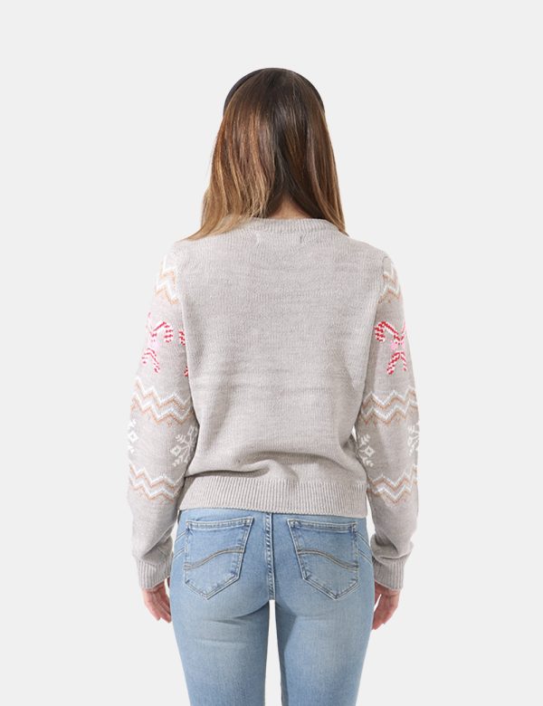 Maglione Vero Moda natalizio con motivo a caramelle e campanellini applicati - 98% acrilico 2% fibre metallicheLa modella in