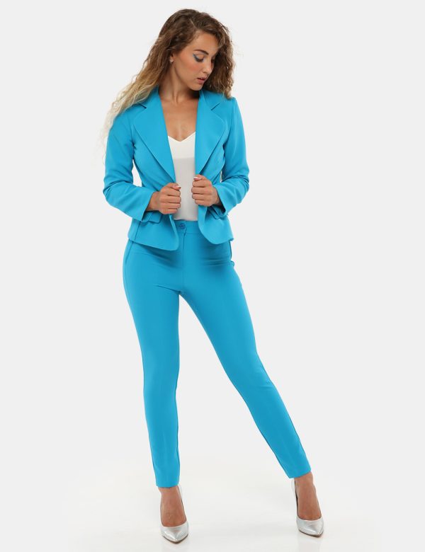 Pantalone Vougue con finte tasche - 90% poliestere 10% elastinaLa modella indossa la taglia S ed è alta 170 cm e la vestibil