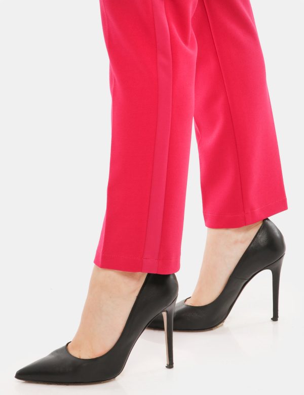 Pantalone Vougue con tasche - 90% poliestere 10% elastinaLa modella indossa la taglia S ed è alta 168 cm e la vestibilità è