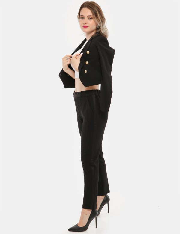 Pantalone Vougue con tasche - 90% poliestere 10% elastinaLa modella indossa la taglia S ed è alta 168 cm e la vestibilità è